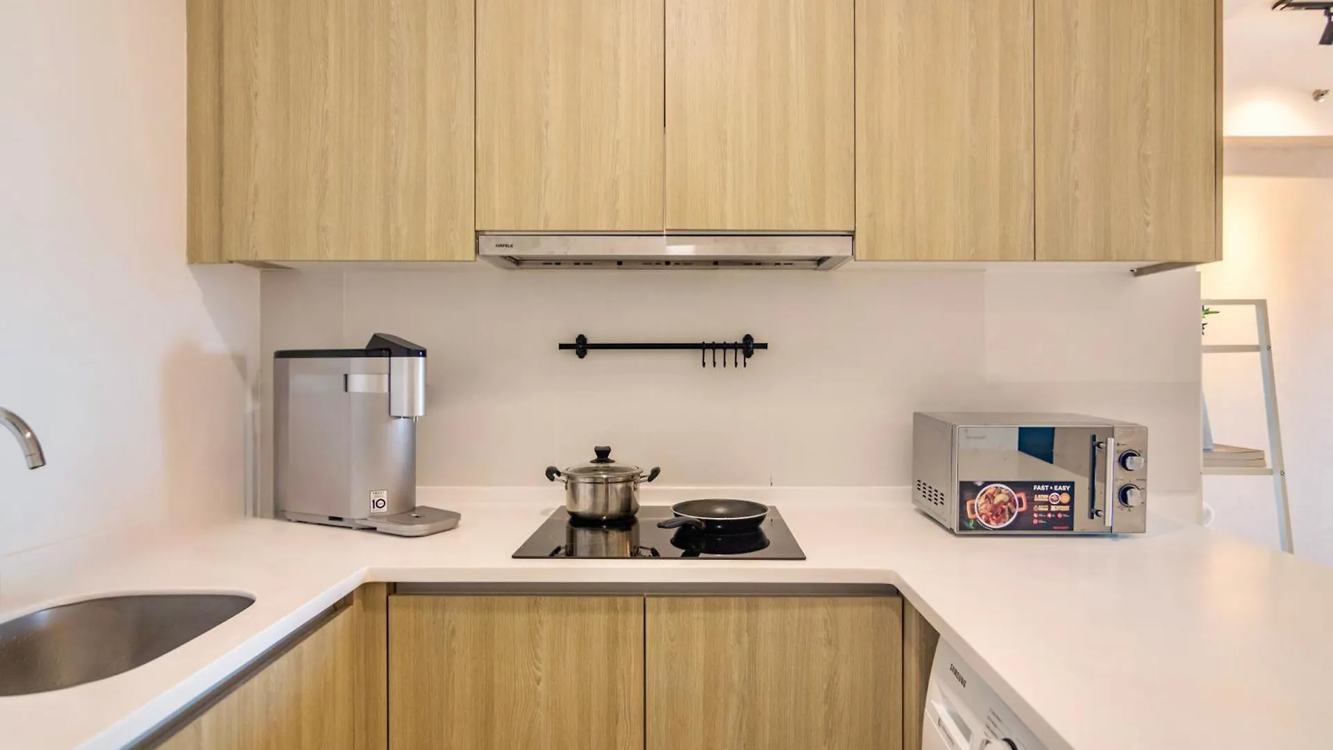 ❈ Tropicana 218 By Alv Suites ❈ George Town Apartment